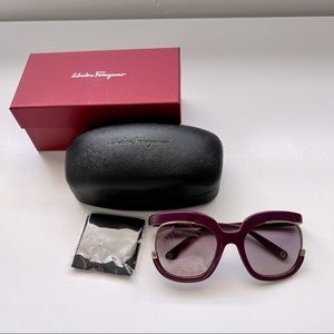 NWT 💜 FERRAGAMO Ladies Sunglasses 💜